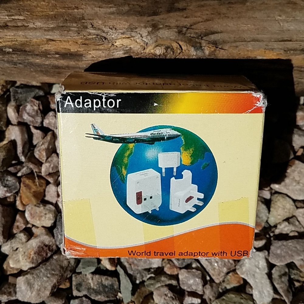 World travel adapter with USB-NWOT